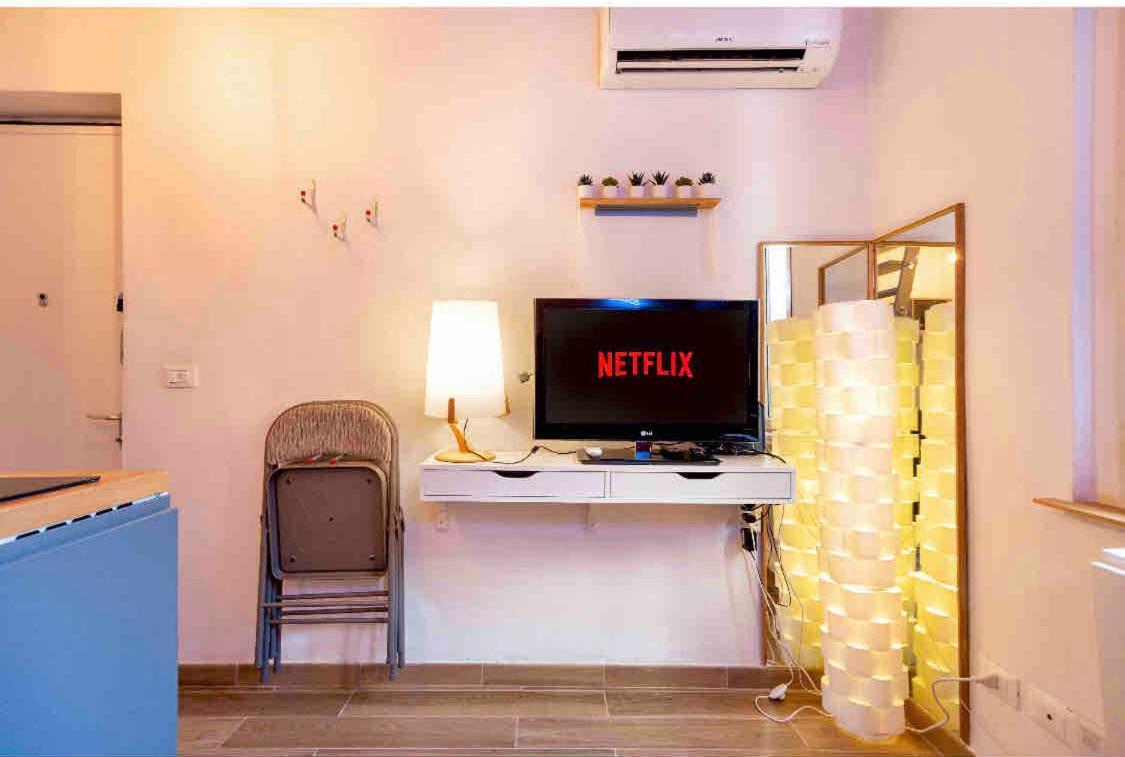 Aria Condizionata, Loft A 13' Dal Duomo Con Ampio Balcone Wifi E Netflix Lägenhet Milano Exteriör bild